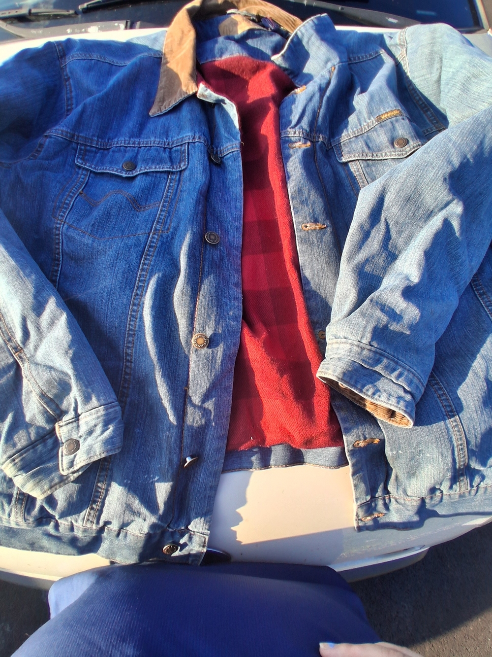VTG Wrangler Blue Denim Jacket with Brown Corduroy Collar